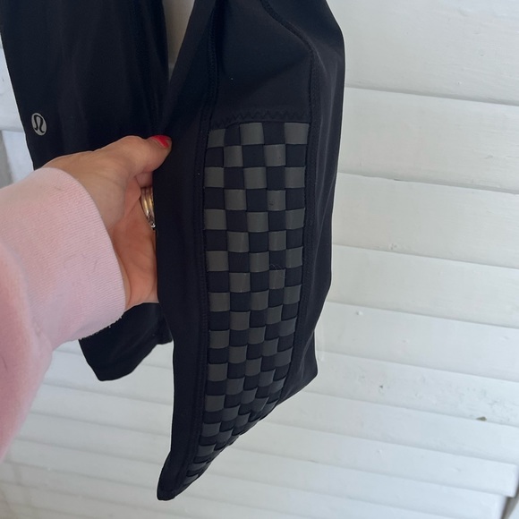 Lululemon Special Edition Black Reflective Grid Leggings Size 2 - Picture 10 of 10